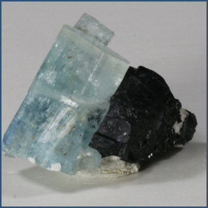 Aquamarine Meanings and Uses | Crystal Vaults